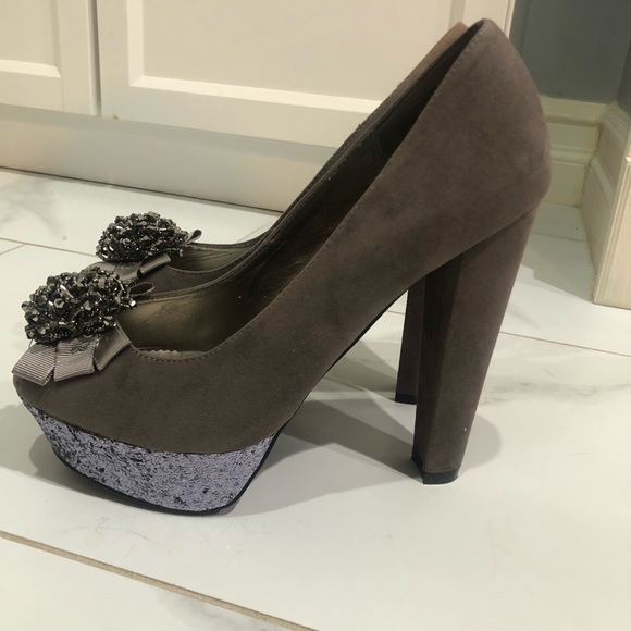 Like NEW! Aldo Glittery Peep Toe Platform Heels - Picture 5 of 12